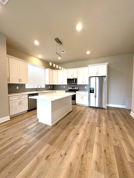 kitchen - 107 Centre Sarcelle Blvd