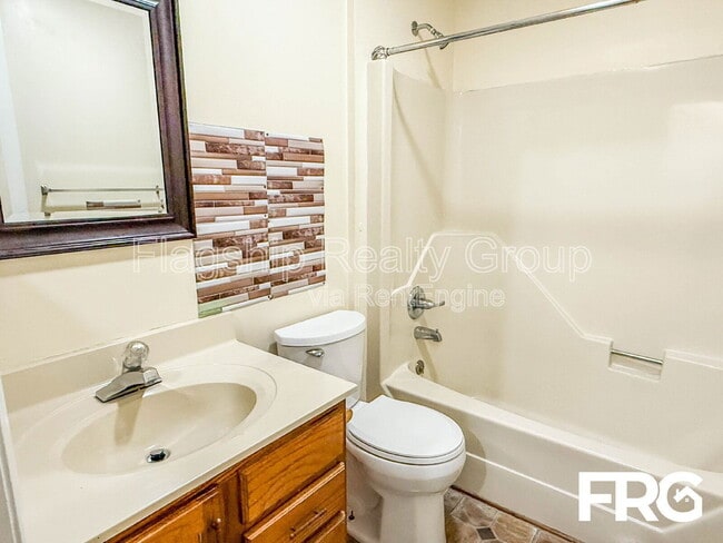 Building Photo - 105 Chesterfield Ct