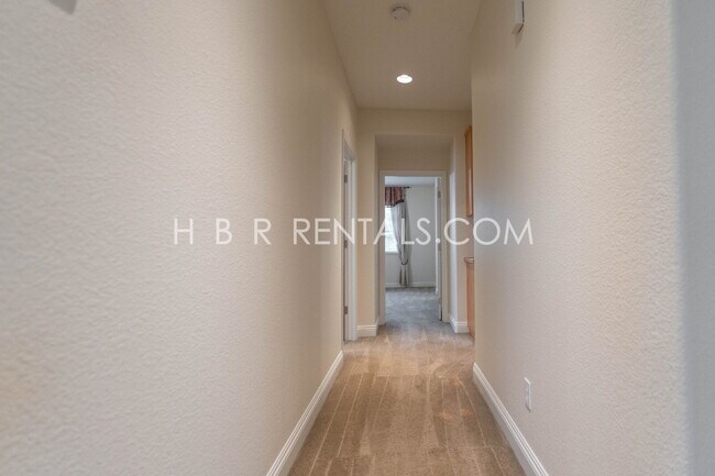 Building Photo - MANTECA RENTAL 4 BEDROOM OUTDOOR PIZZA OVEN in beautiful rear yard