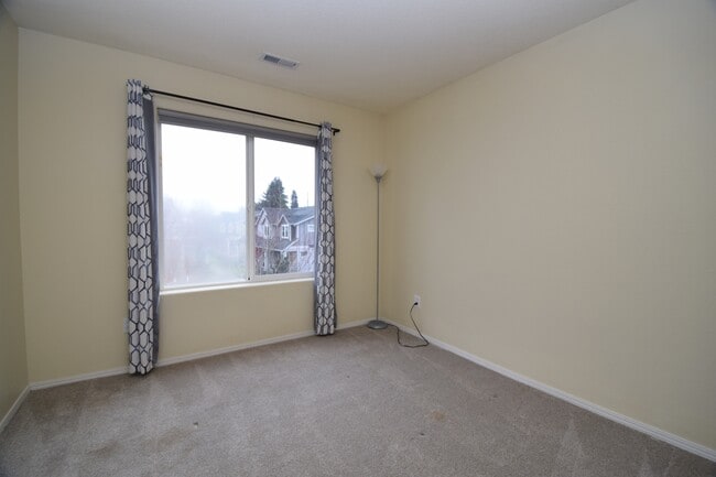 Building Photo - 232 NE 76th Ave