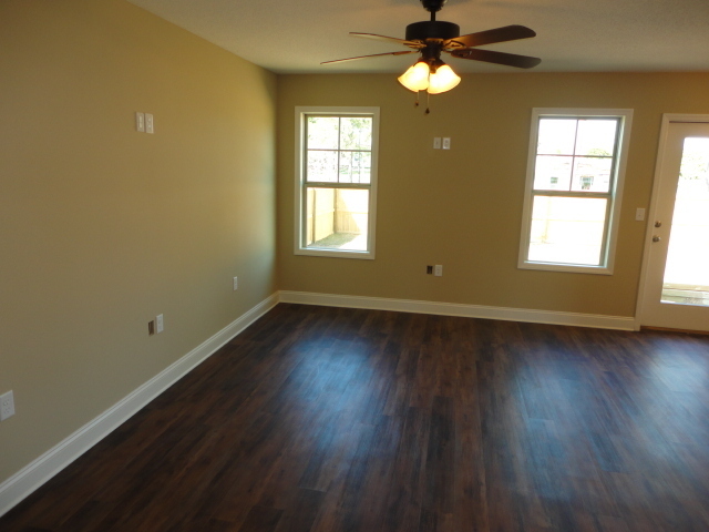 Building Photo - Spacious 3-Bedroom Home with Modern Featur...