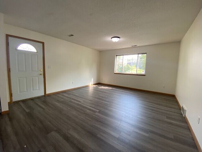 Building Photo - $1,050 | 2 Bedroom, 1 Bathroom Apartment | Pet Friendly* | Available for August 1st, 2026 Move In!