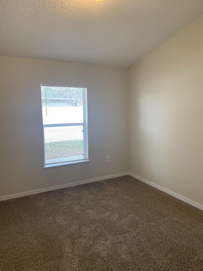 Building Photo - 4690 Salamander St