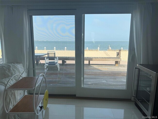 Building Photo - 25 Shinnecock Rd