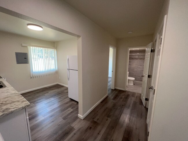 Building Photo - 942 N Van Ness Ave