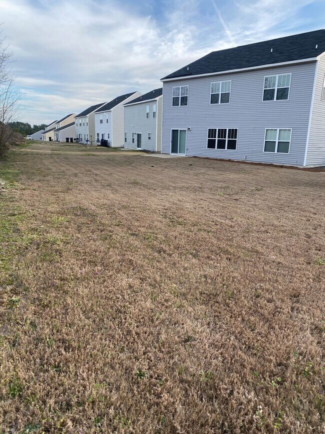 Building Photo - Spacious 5-Bedroom Home with Open Foyer - Move-In Ready! **Close to Fort Gordon, Hospitals, and I...