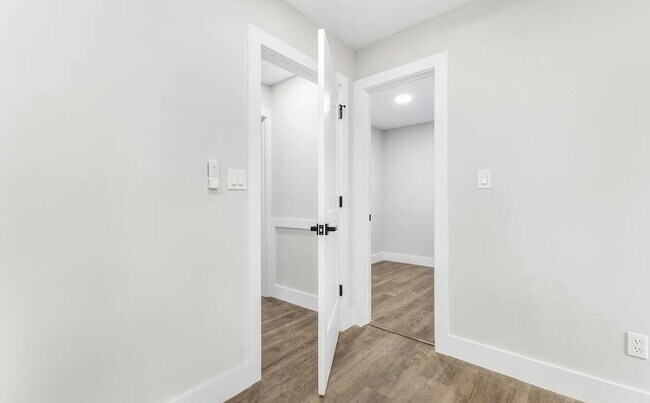 Building Photo - Move in Ready Stunning 4/3 Close To Everything In Greenville!