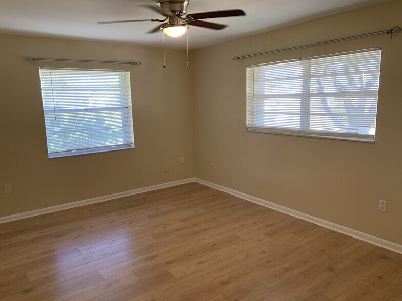 Building Photo - 9105 SW 137th Ter