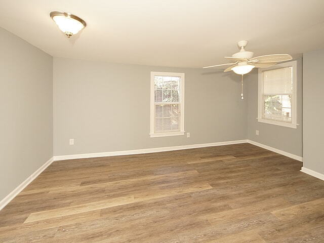 Building Photo - Charming 2-Bedroom Retreat in Vibrant Charleston  Perfect for Cozy Living!