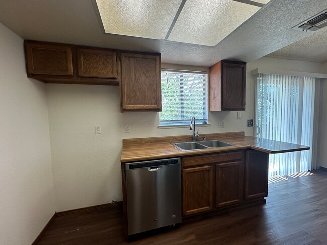 Building Photo - Upcoming vacancy!  Well maintained home on...