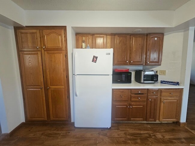 Building Photo - 4035 N Hinkle Rd