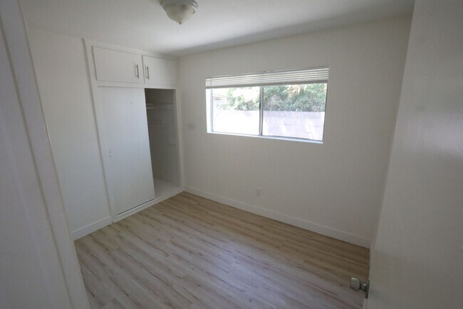 Building Photo - LB2527