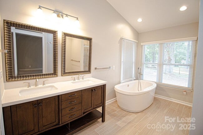 Building Photo - 14401 Widgeon Ct