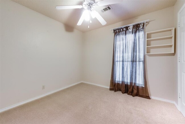 Building Photo - 7825 Silveridge Dr
