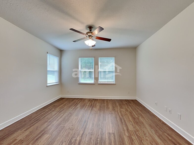 Building Photo - 233 Crestrun Loop