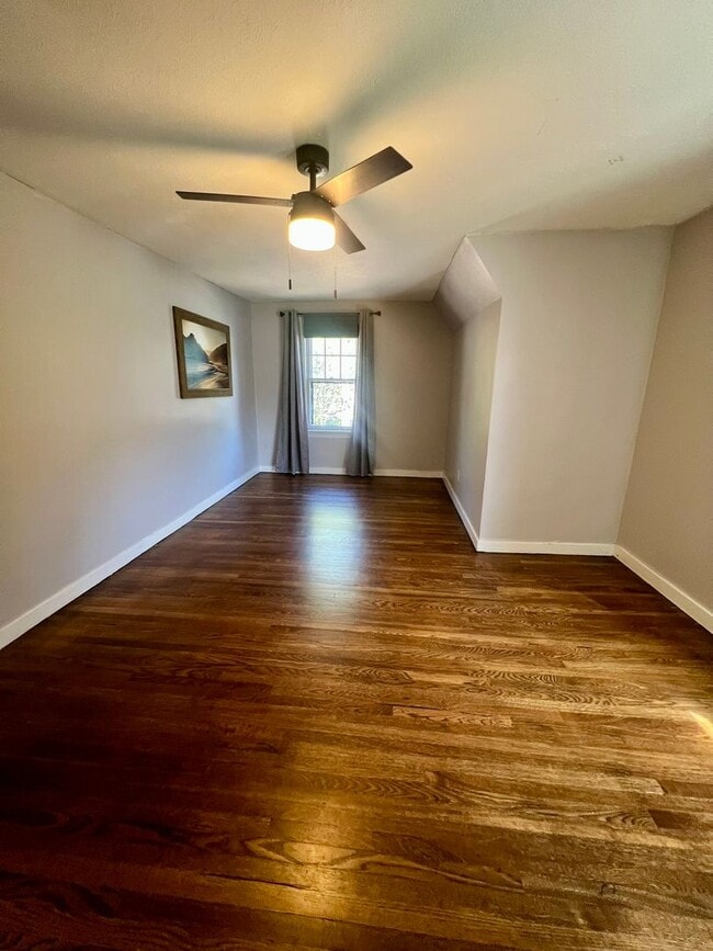 Building Photo - 4 Bedroom, 3.5 Bathroom Home - Located near Sky Lakes and Oregon Tech!