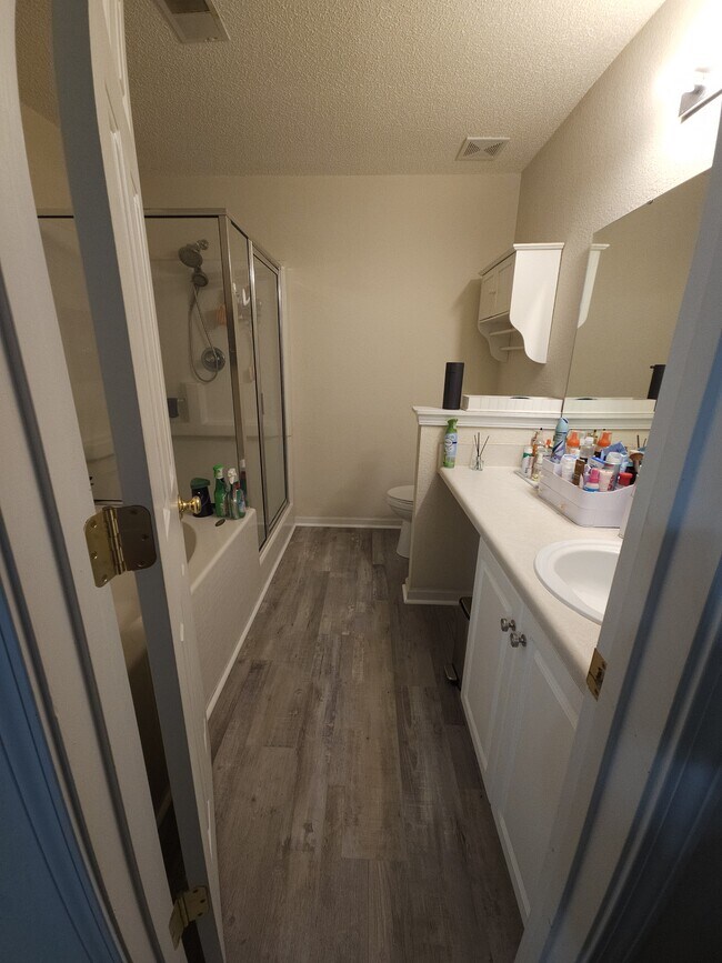 Building Photo - 109 Hardwood Dr
