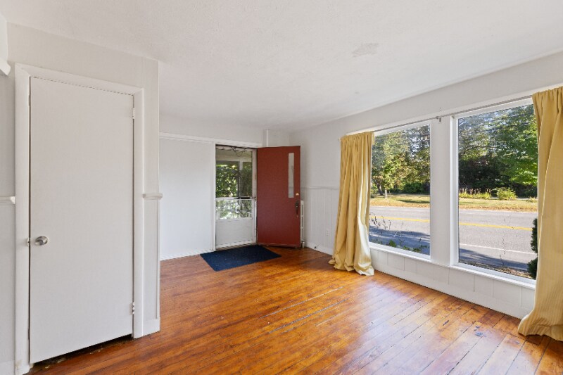 Building Photo - 1281 Main St