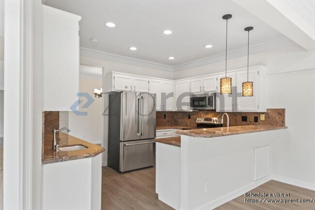 Building Photo - 2475 Canyon Lakes Dr