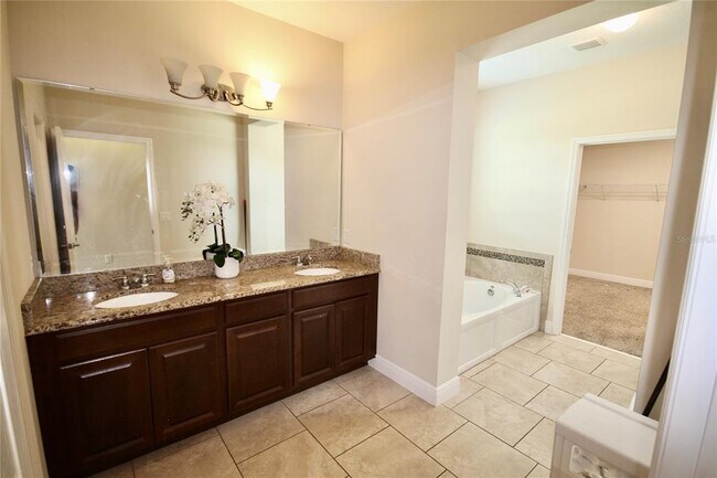 Building Photo - 1073 Cavan Dr