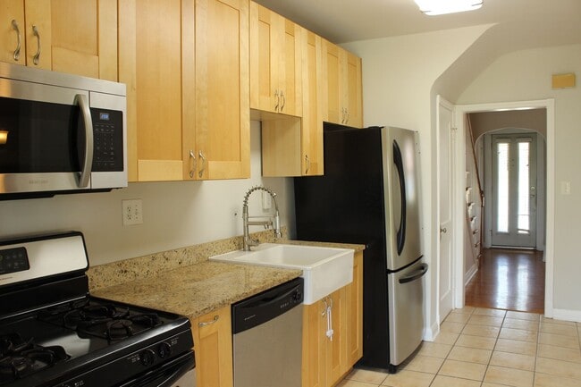 Building Photo - 3515 Parklawn Ave