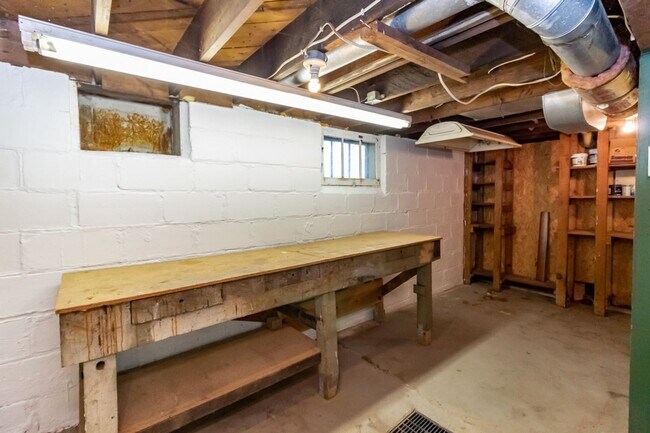 Building Photo - Wonderful 2 Bedroomed House in the heart of Saint Paul.