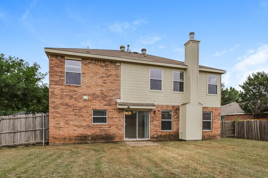 Building Photo - 819 Creekside Dr