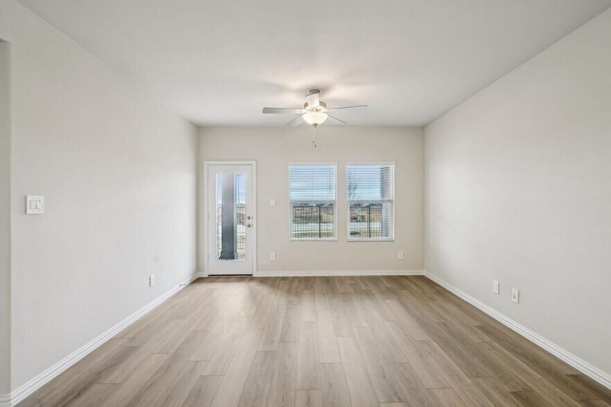 Building Photo - 115 Greenbriar Dr