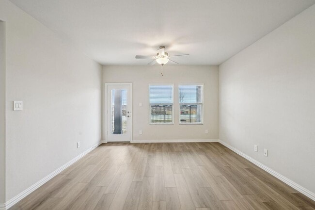 Building Photo - 115 Greenbriar Dr