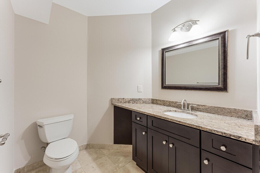 Building Photo - 829 Golden Arrow St