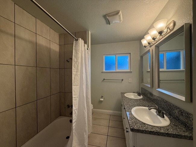 Building Photo - 7400 Loma Verde Way