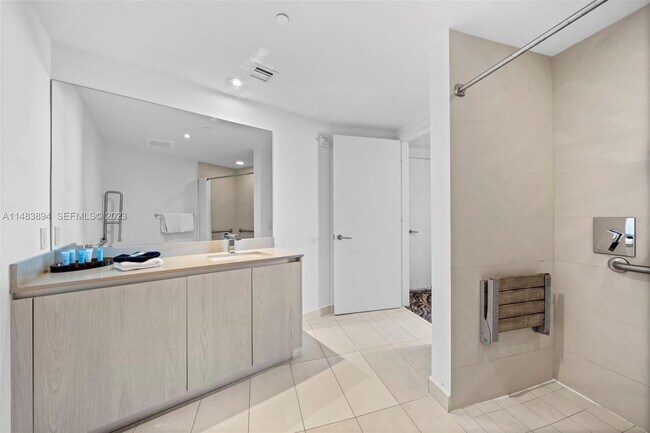 Building Photo - 4111 S Ocean Dr