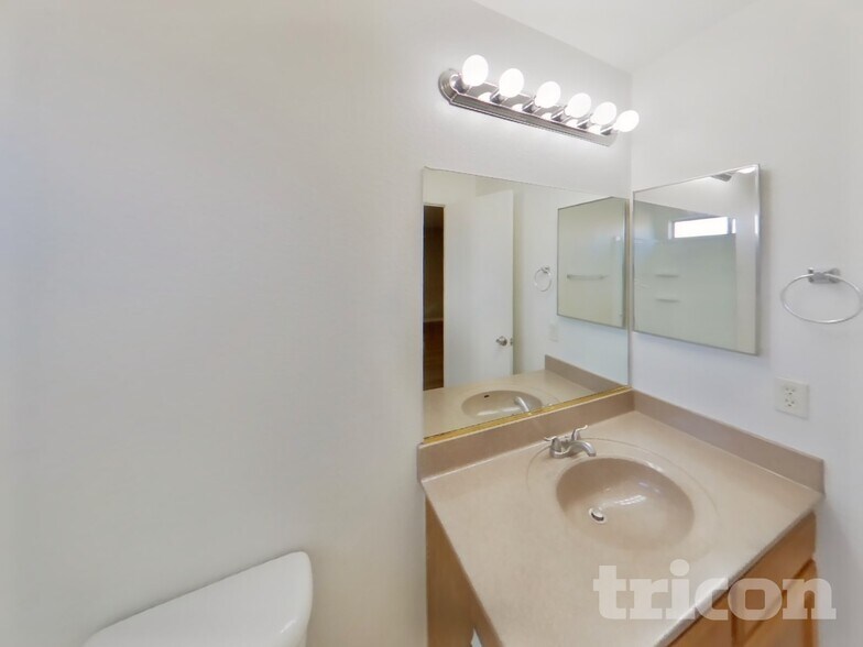 Building Photo - 7368 W Flynn Ln