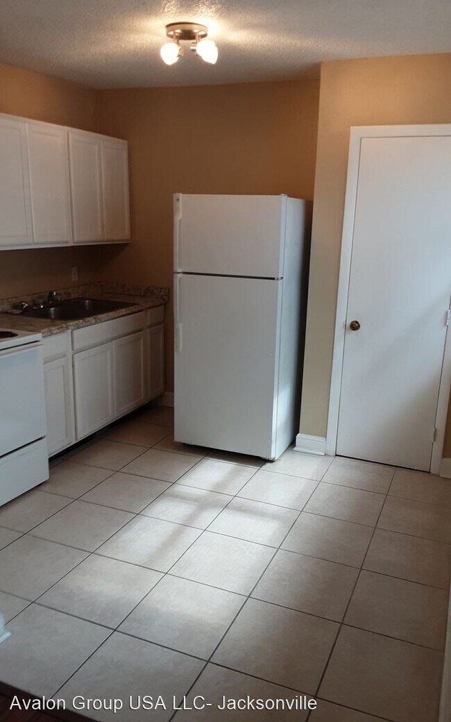 Building Photo - 1819 W 6th St