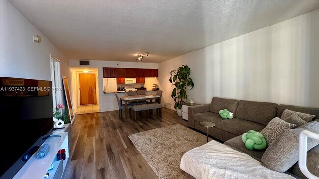 Building Photo - 1200 Brickell Bay Dr