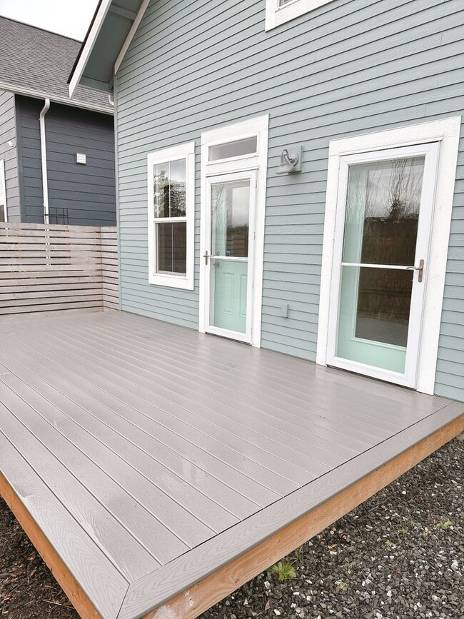 Building Photo - Lease Takeover on a 3bdrm/2.5 bath cottage...