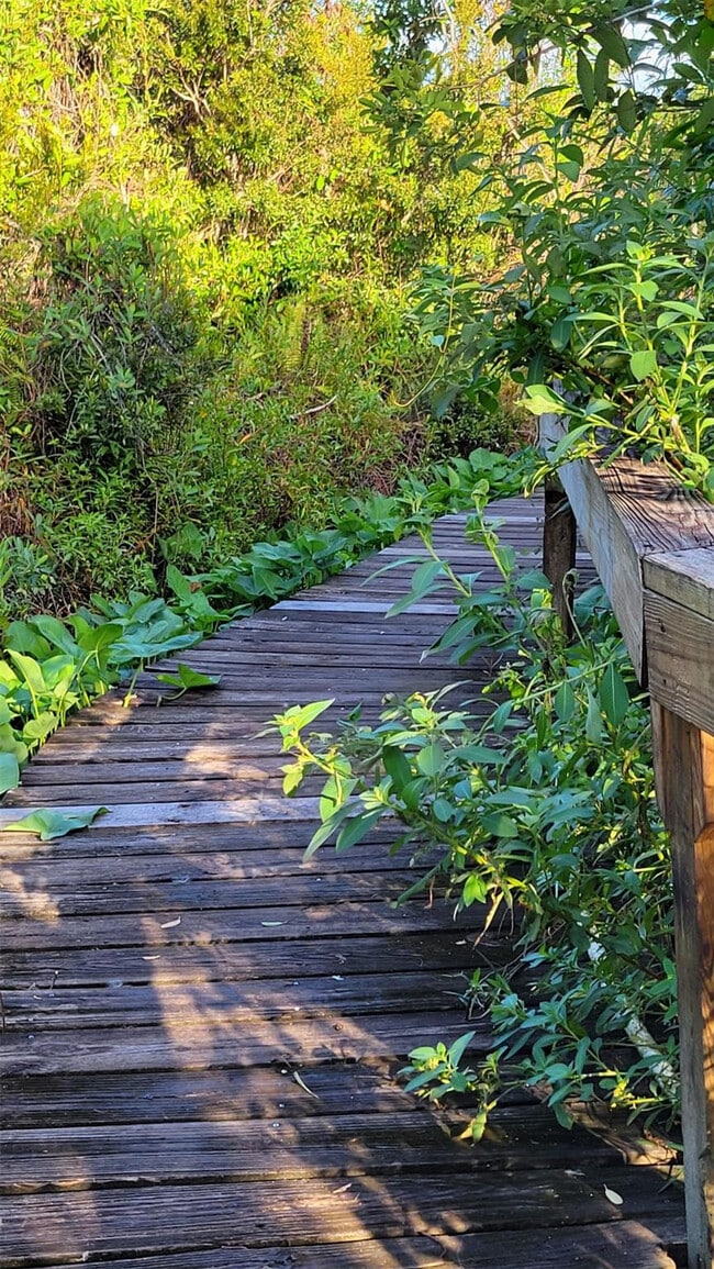 Building Photo - 5748 SE Riverboat Dr