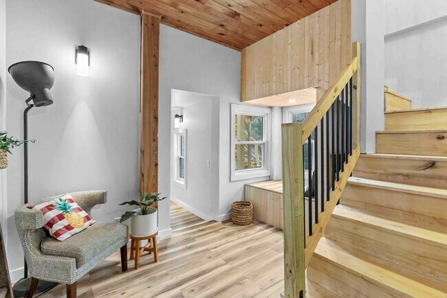 Building Photo - 124 Glad Tidings Ln