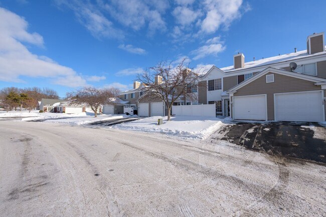 Building Photo - 2BD / 2BA Coon Rapids townhome. Completely renovated!!! Dont miss out!