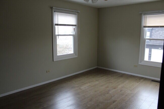 Building Photo - 430 Inverrary Ln