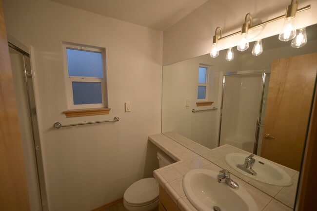 Building Photo - Charming 3 Bed, 2 Bath Home in Summer Bree...