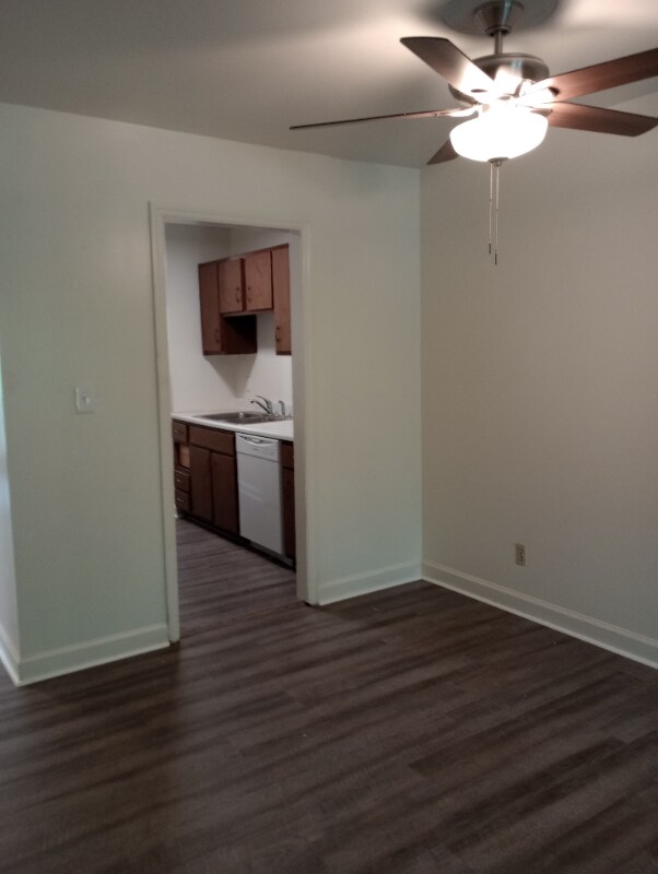 Building Photo - 2890 Carriage Dr