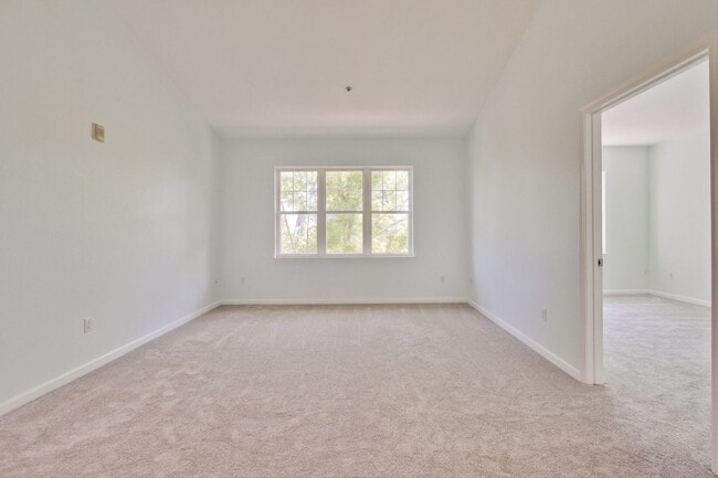 Building Photo - Excellent 2 Bed 2 Bath Condo - Completely Remodeled!