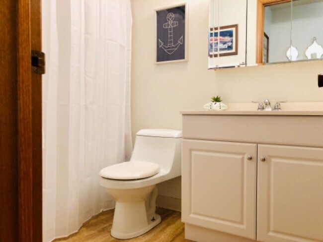 Building Photo - 342 E Dowling Rd