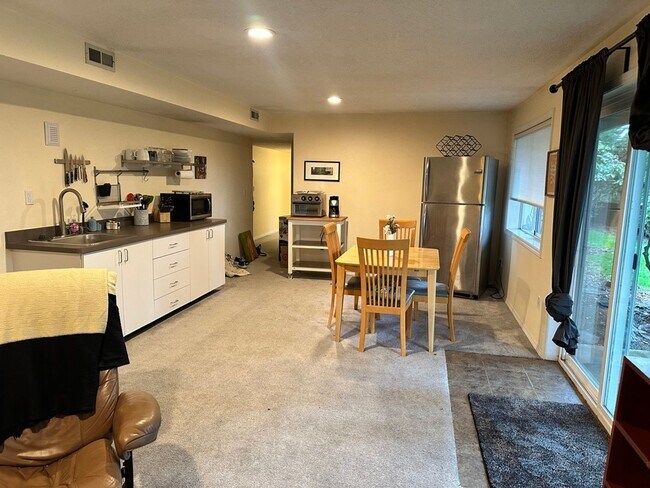 Building Photo - 14441 NE Morris Ct