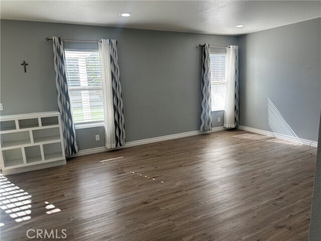 Building Photo - 8941 Carnation Dr