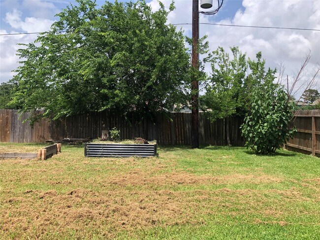Building Photo - 9515 Eaglewood Spring Dr