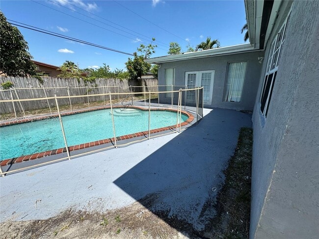 Building Photo - 651 SW 30th Ave