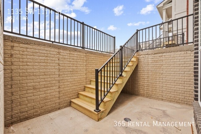 Building Photo - 1135 SW 11th St