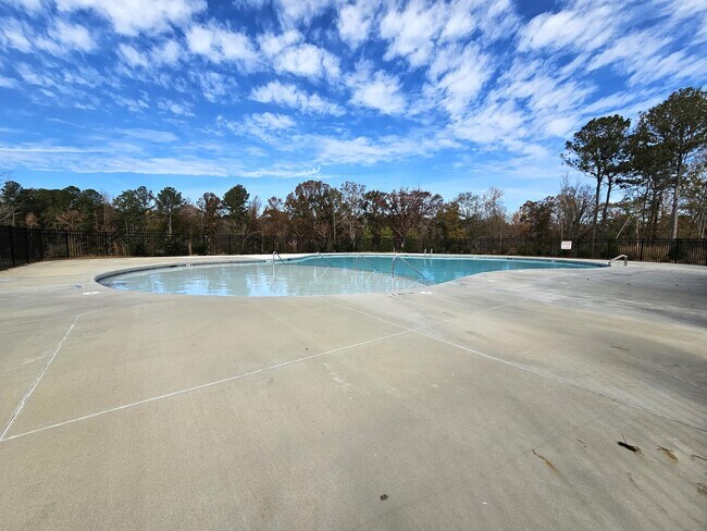 Building Photo - 1319 Birch Cir
